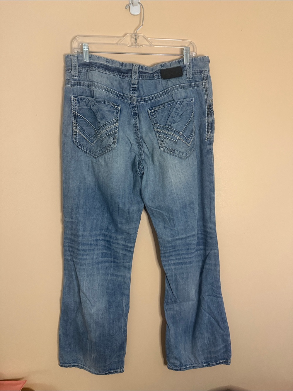 Buckle Men's Relaxed Jeans - Light Blue Wash